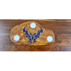 Teelichtbrettchen mit Tattoo aus Olivenholz