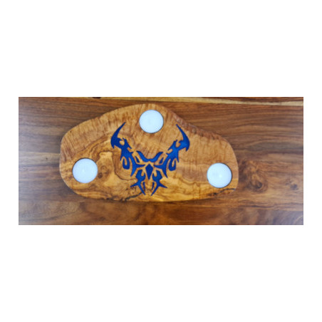 Teelichtbrettchen mit Tattoo aus Olivenholz