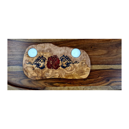 Teelichtbrettchen mit Tattoo aus Olivenholz