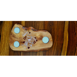 Teelichtbrettchen mit Tattoo aus Olivenholz