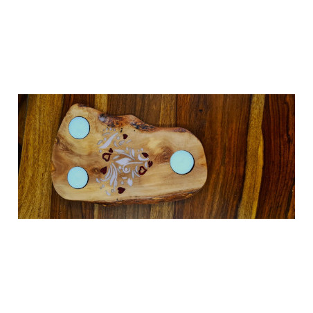 Teelichtbrettchen mit Tattoo aus Olivenholz