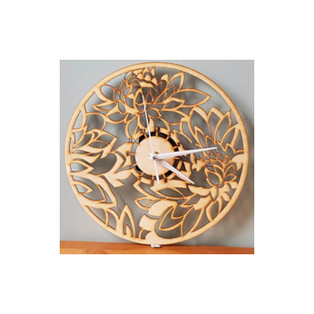Wanduhr aus Holz, Blumen-Design