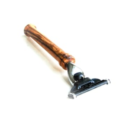 Nassrasierer K2 aus Olivenholz