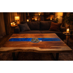 Couchtisch aus Akazienholz mit einem Tiger Tattoo