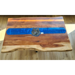 Couchtisch aus Akazienholz mit einem Tiger Tattoo