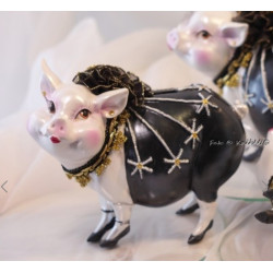 Sparschweinchen als bezaubernde Diva 01